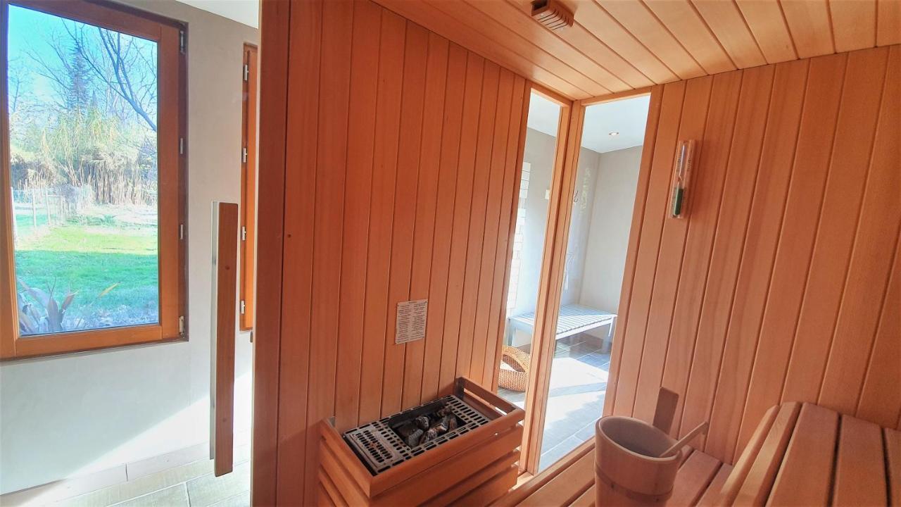 Cote Provence Hotel Le Thor Exterior photo